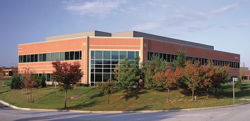 7061 Columbia Gateway Dr, Columbia, MD for lease - Primary Photo - Image 1 of 4