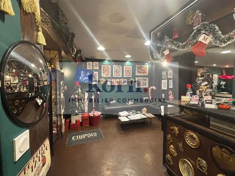 Retail in Paris for lease Interior Photo- Image 1 of 10