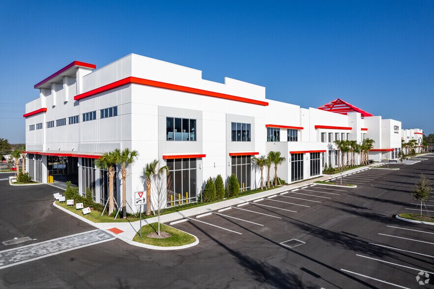 555 Douglas Ave, Altamonte Springs, FL à louer - Photo principale - Image 1 de 5