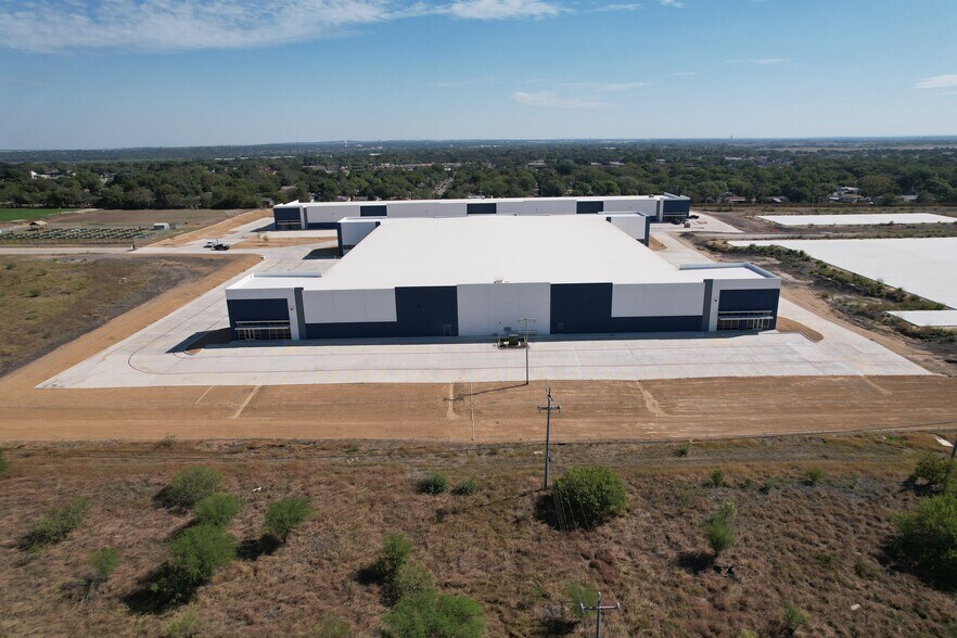 1500 Northlake Pass, Universal City, TX à louer - Photo du bâtiment - Image 3 de 14