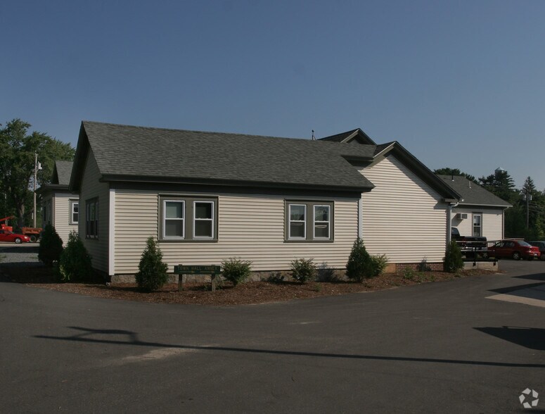 35 East Ave, Burrillville, RI à louer - Photo du bâtiment - Image 3 de 28