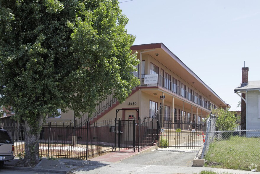 2550 35th Ave, Oakland, CA à vendre - Photo principale - Image 1 de 62