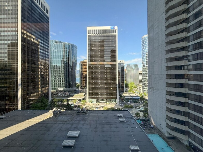 1055 W Georgia St, Vancouver, BC for lease - Building Photo - Image 2 of 5