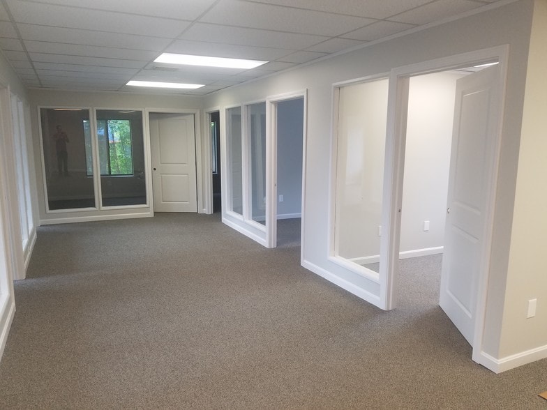 161-163 Boston Post Rd, Waterford, CT for lease - Interior Photo - Image 2 of 19