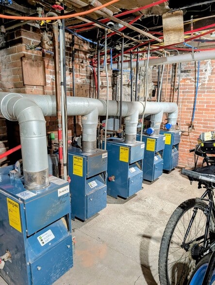 496-500 W Main St, Waterbury, CT à vendre - Photo du bâtiment - Image 2 de 4