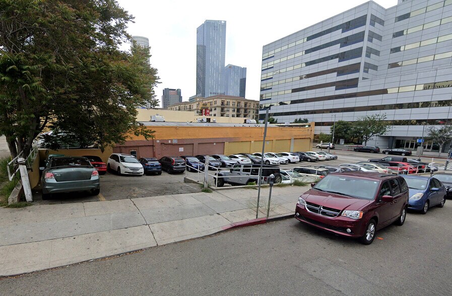 1147 W 7th St, Los Angeles, CA à louer - Photo du bâtiment - Image 2 de 2