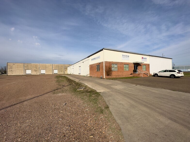 1507 N Ben Jordan St, Victoria, TX à louer - Photo du bâtiment - Image 1 de 1