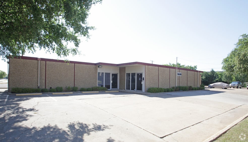 1606 109th St, Grand Prairie, TX à louer - Photo du bâtiment - Image 2 de 5