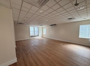 11326 Ventura Blvd, Studio City, CA for lease Interior Photo- Image 1 of 12
