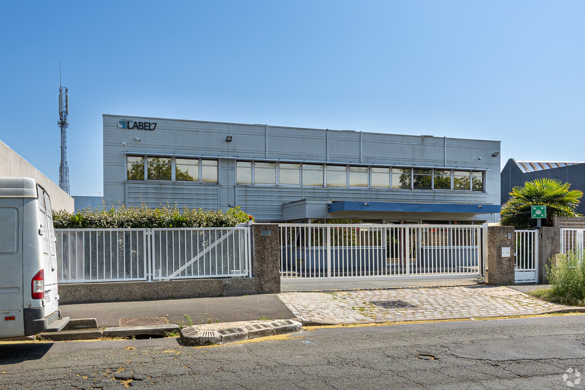 16 Rue Thomas Edison, Gennevilliers for lease Building Photo- Image 1 of 18