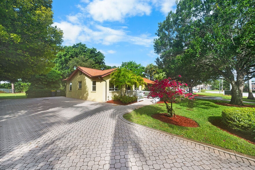 400 SE Flamingo Ave, Stuart, FL for sale - Building Photo - Image 3 of 17