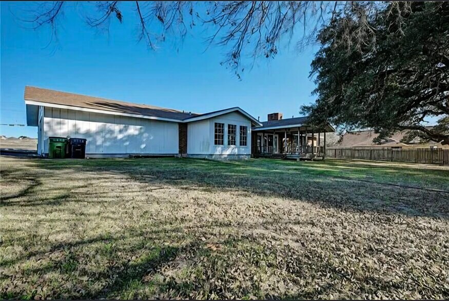104 County Road 108, Burnet, TX à vendre - Photo du bâtiment - Image 2 de 3