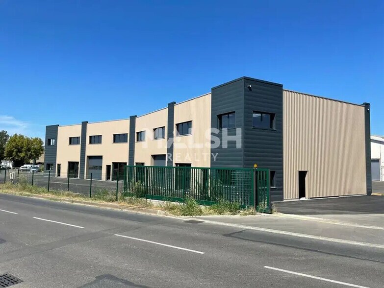 Flex dans Trévoux à louer - Photo du bâtiment - Image 2 de 22