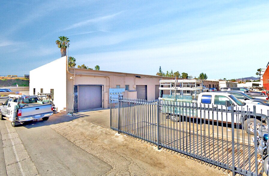 8124-8142 Orion Ave, Van Nuys, CA à louer - Photo du bâtiment - Image 3 de 5