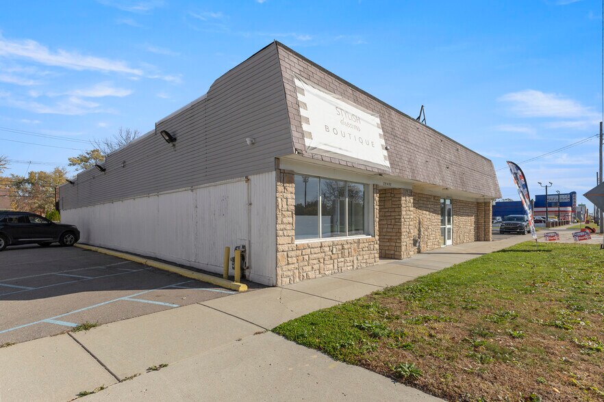 25420 Grand River ave, Redford Twp, MI à louer - Photo principale - Image 1 de 36