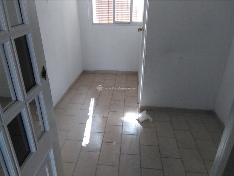 Retail in Cáceres, Cáceres for lease - Building Photo - Image 2 of 6