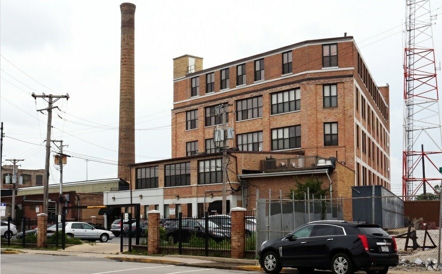 2675 W Grand Ave, Chicago, IL à louer Photo principale- Image 1 de 17