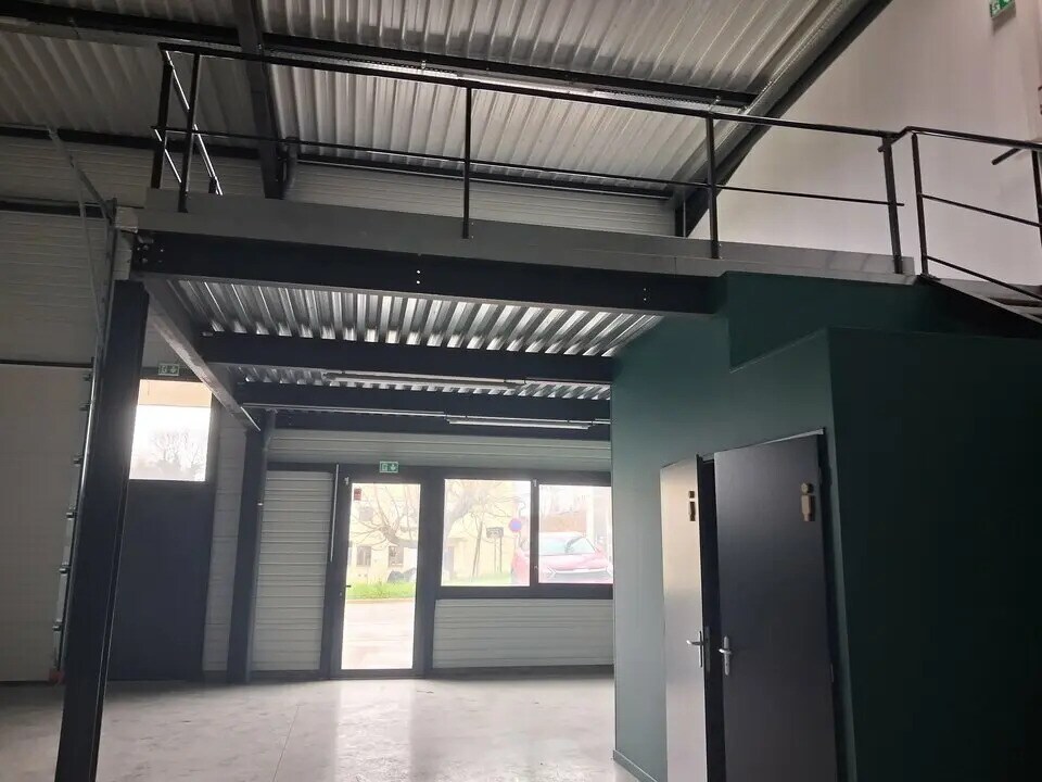 Flex in Frans for lease Interior Photo- Image 1 of 5