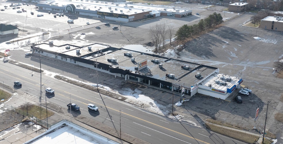 3316-3410 S Dort Hwy, Flint, MI à louer - Photo du bâtiment - Image 1 de 1