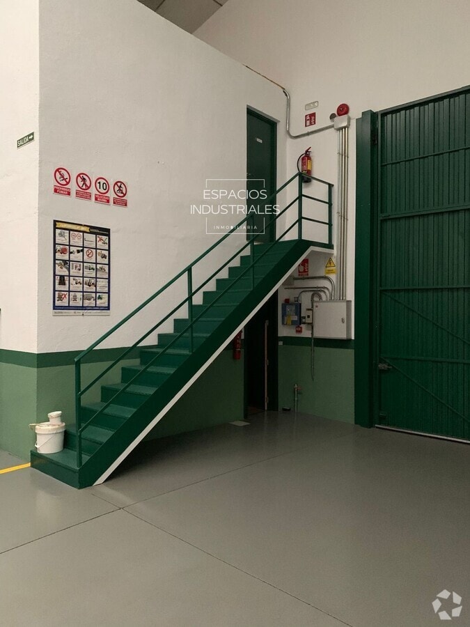 Valdemoro, MAD 28343 - Unit Puerta 05, Esc. 1 - - Interior Photo - Image 2 of 5