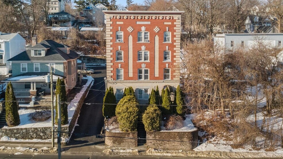 248 Congress Ave, Waterbury, CT à vendre - Photo principale - Image 1 de 1