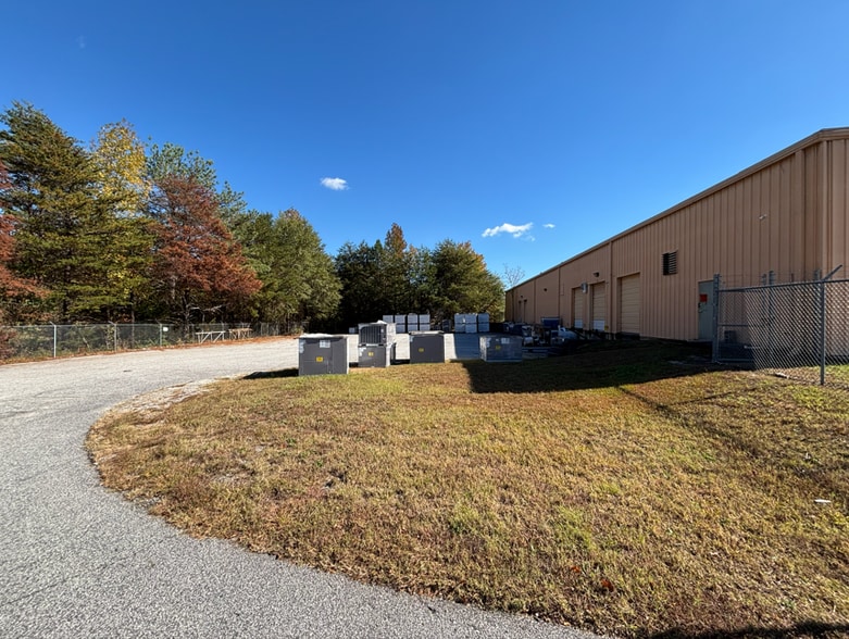 57 Pelham Davis Cir, Greenville, SC for lease - Building Photo - Image 2 of 5