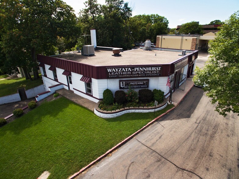 1042 Wayzata Blvd E, Wayzata, MN for sale - Primary Photo - Image 1 of 1