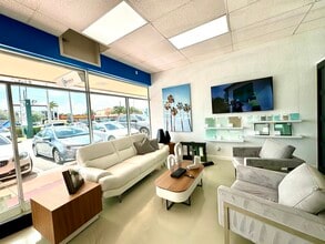1501-1551 E Commercial Blvd, Oakland Park, FL for lease Interior Photo- Image 2 of 5