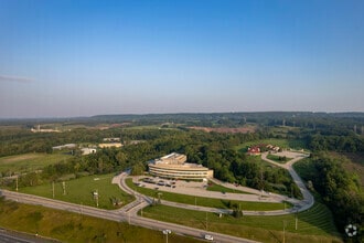 649 North Service Rd, Burlington, ON - AERIAL  map view