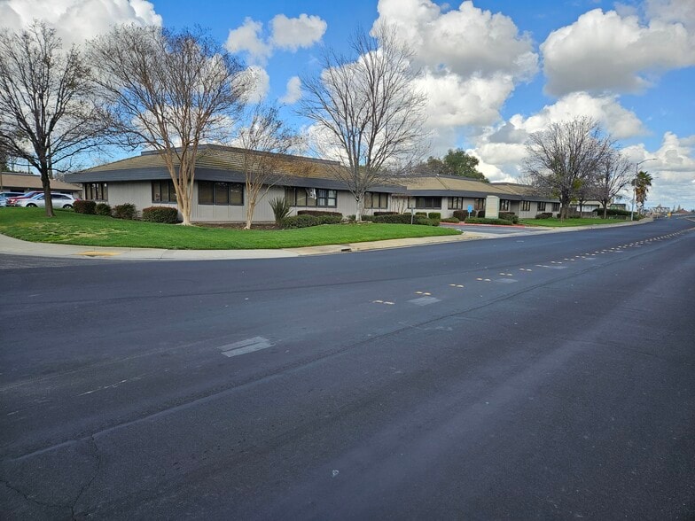 1098 Melody Ln, Roseville, CA for lease - Building Photo - Image 1 of 7