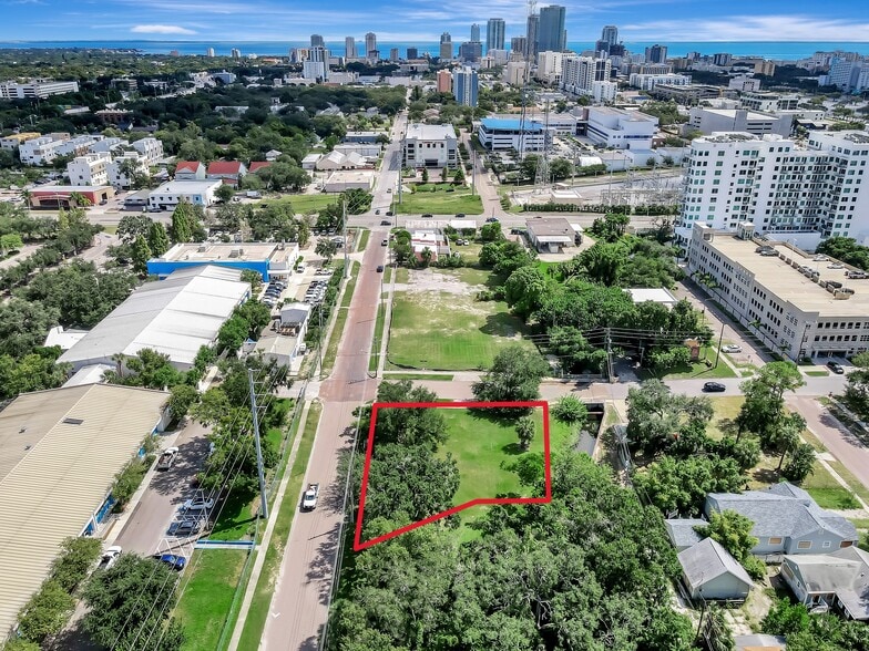 Burlington Ave & 17th St N, Saint Petersburg, FL à louer - Photo du bâtiment - Image 1 de 7