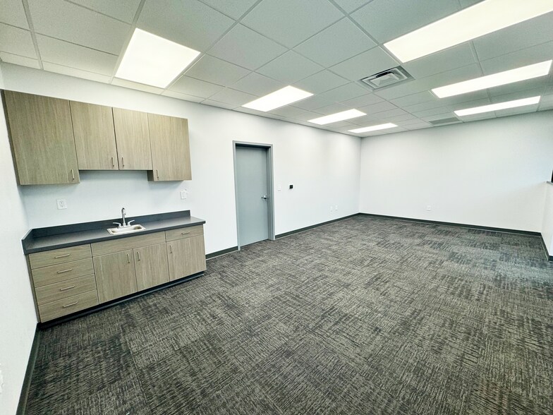4440-4460 Reynolds Drive, Hilliard, OH à louer - Photo du bâtiment - Image 3 de 5
