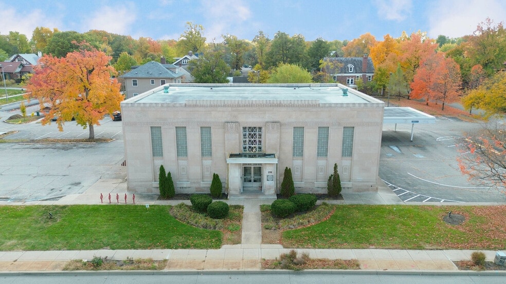 215 E 38th St, Indianapolis, IN for lease - Building Photo - Image 1 of 17