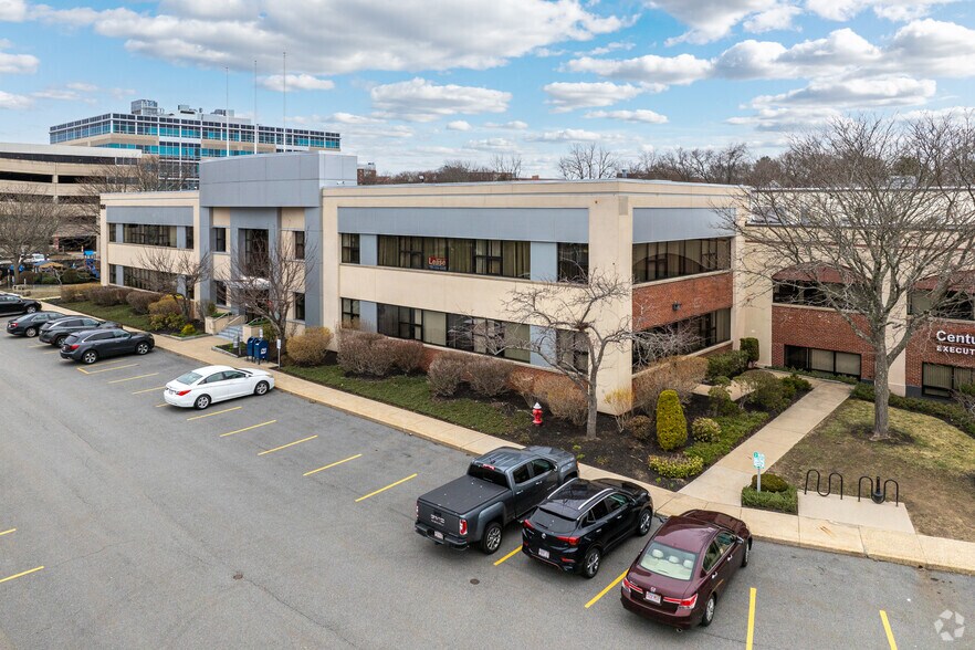 100 Tradecenter Dr, Woburn, MA à louer - Photo du bâtiment - Image 3 de 17