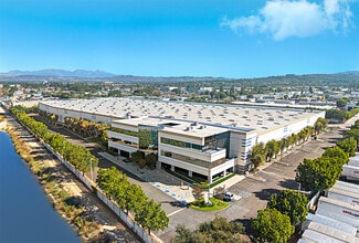 Plus de détails pour 2164 N Batavia St, Orange, CA - Industriel à vendre