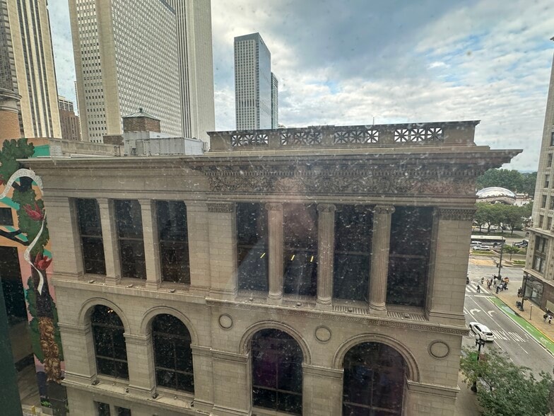 111 N Wabash Ave, Chicago, IL for lease - Interior Photo - Image 2 of 40