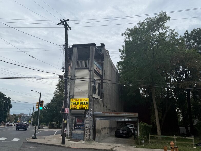 Building, Land Restaurant Cold Beer biz portfolio of 2 properties for sale on LoopNet.ca - Building Photo - Image 2 of 36
