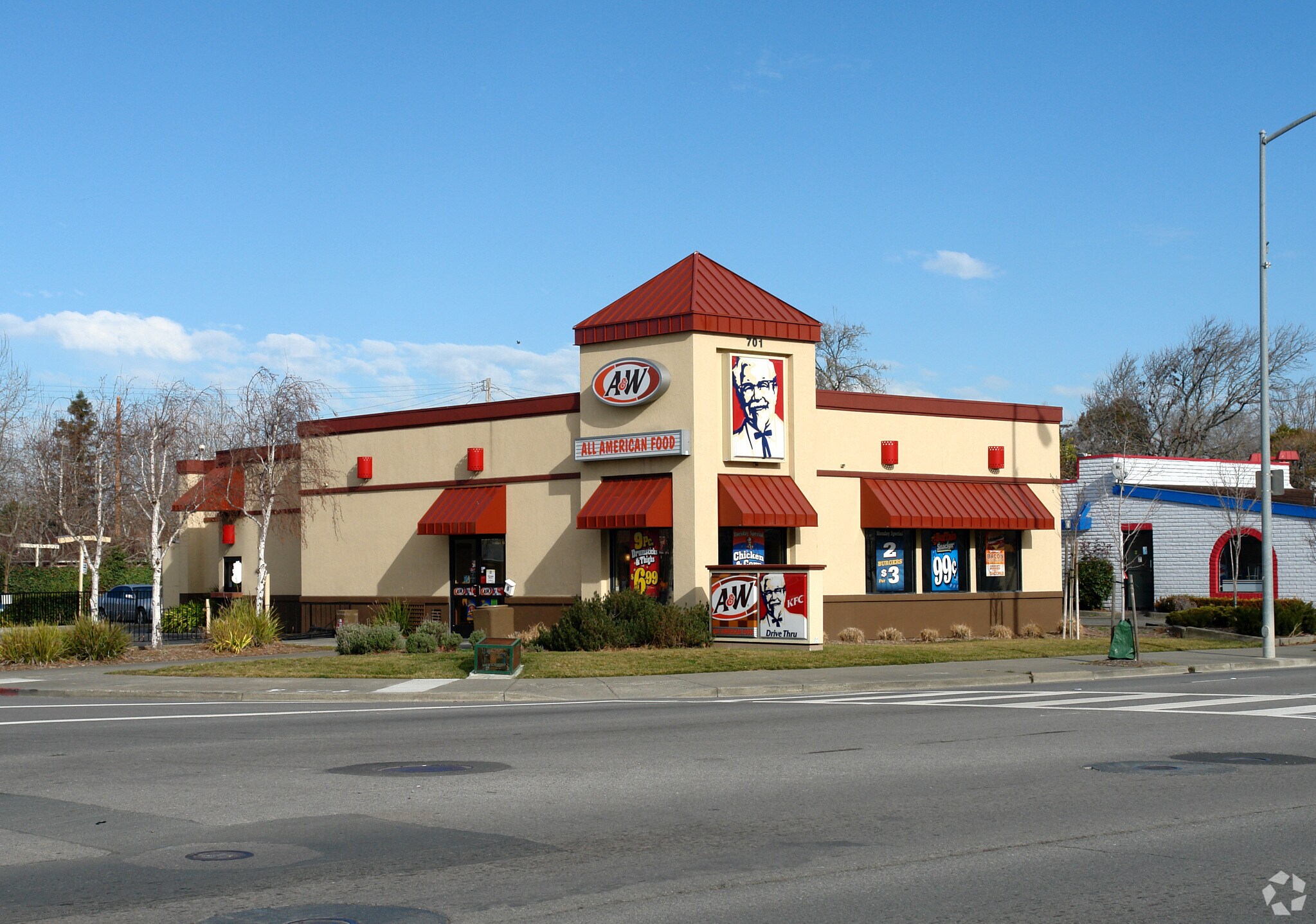 701 E Washington St, Petaluma, CA for lease Primary Photo- Image 1 of 3