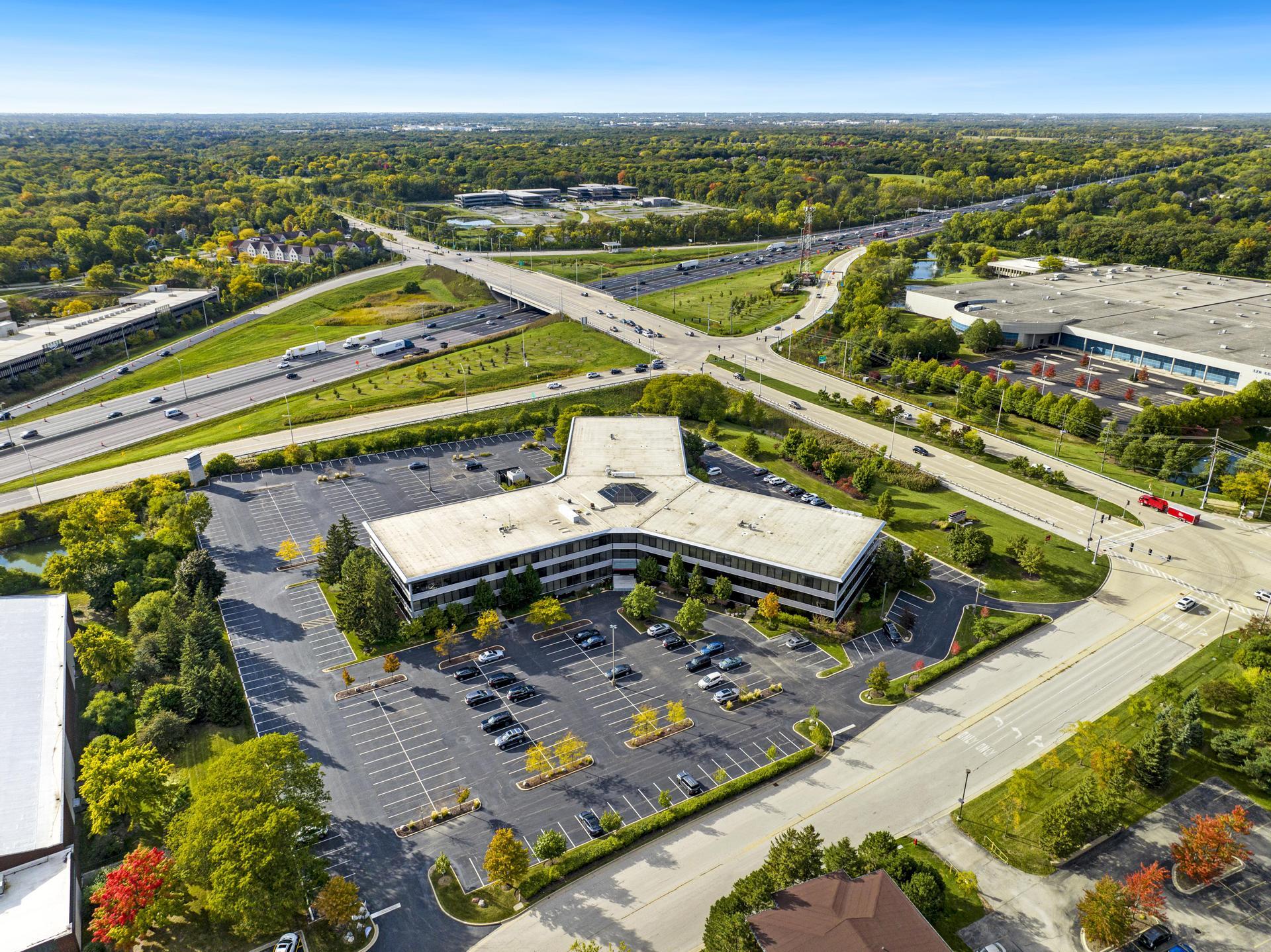 2275 Half Day Rd, Bannockburn, IL à louer Photo du bâtiment- Image 1 de 27