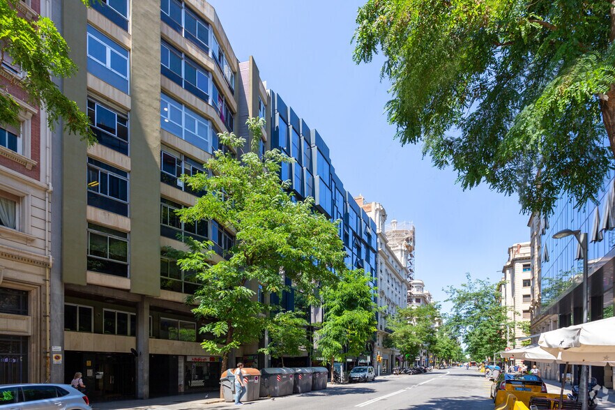 Office in Barcelona, Barcelona for sale - Building Photo - Image 3 of 5