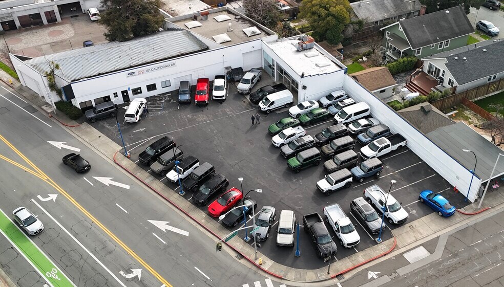 885 N San Mateo Dr, San Mateo, CA à louer - Photo du bâtiment - Image 1 de 12