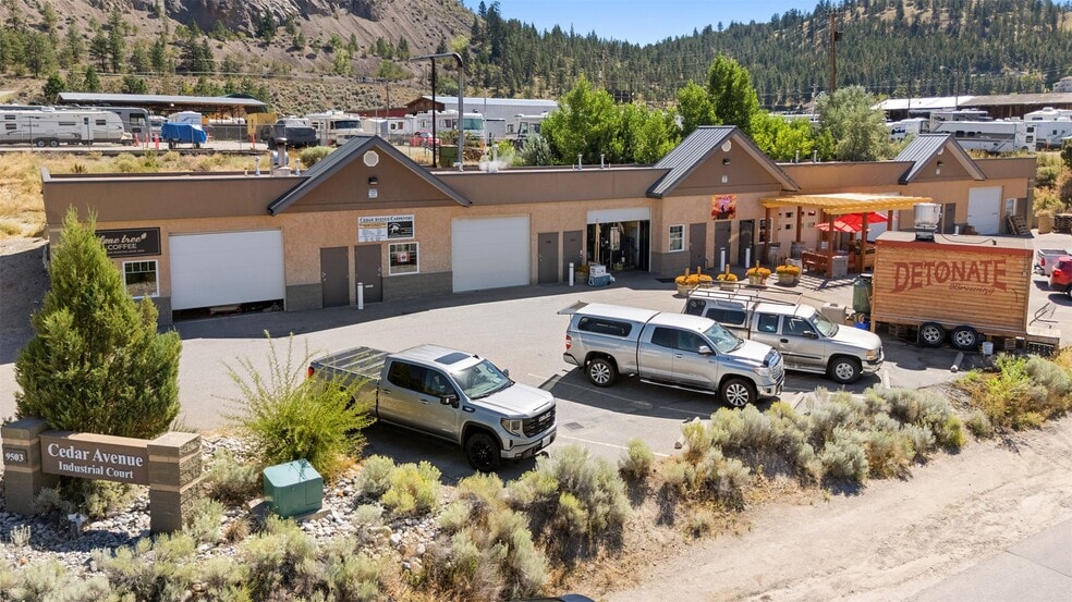 9503 Cedar Av, Summerland, BC à vendre - Photo du bâtiment - Image 2 de 11
