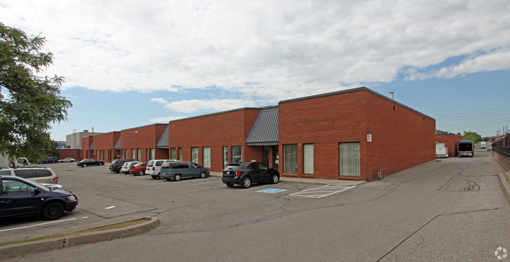 994 Westport Cres, Mississauga, ON for sale Primary Photo- Image 1 of 1