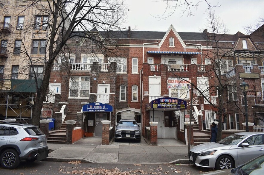 1171-1173 Eastern Parkway portfolio of 2 properties for sale on LoopNet.ca - Primary Photo - Image 1 of 4