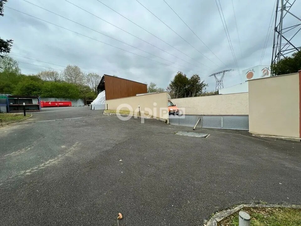 Flex in Marcoussis for lease Building Photo- Image 1 of 5