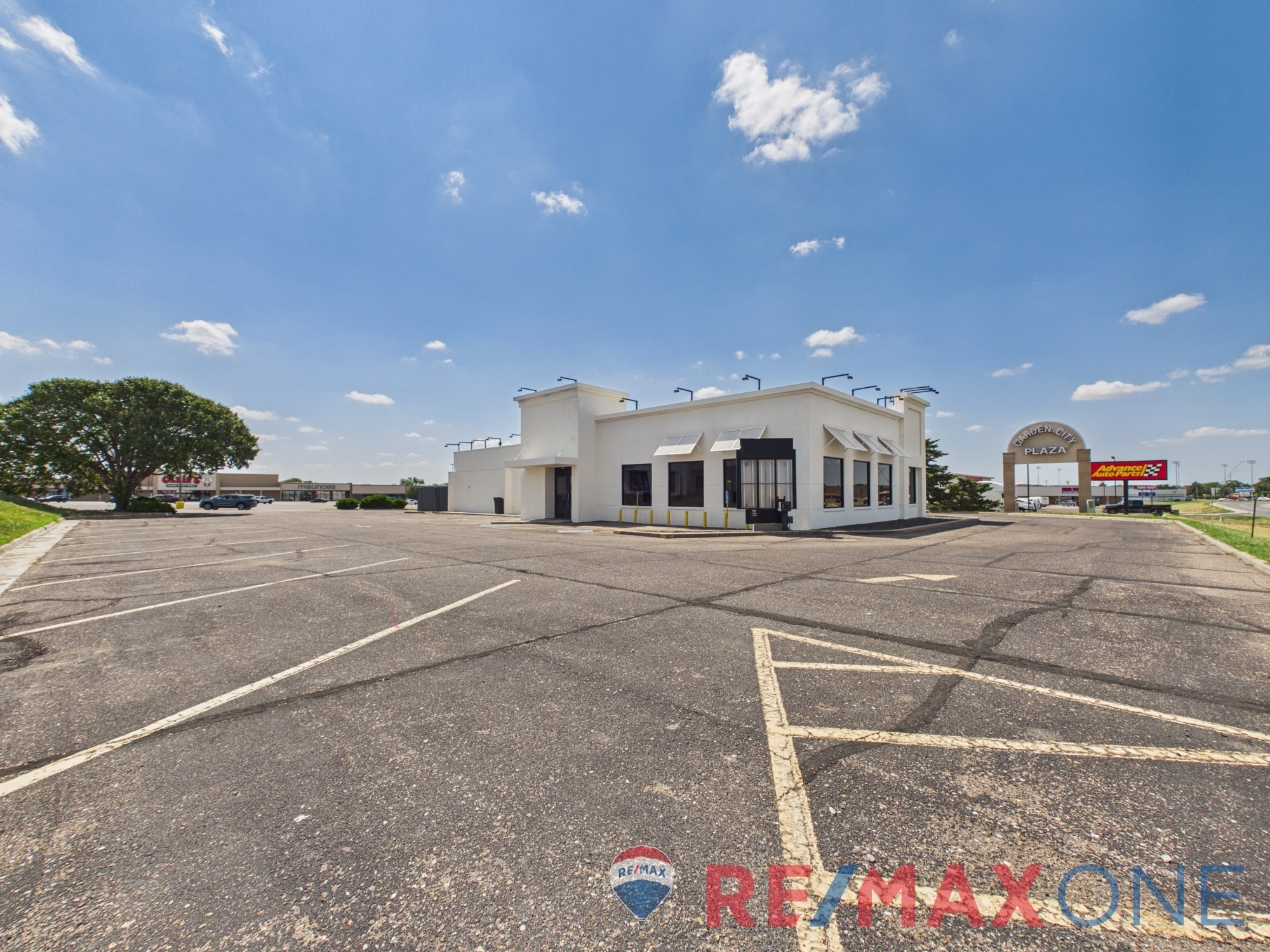 2208 E Kansas Ave, Garden City, KS for sale Building Photo- Image 1 of 34
