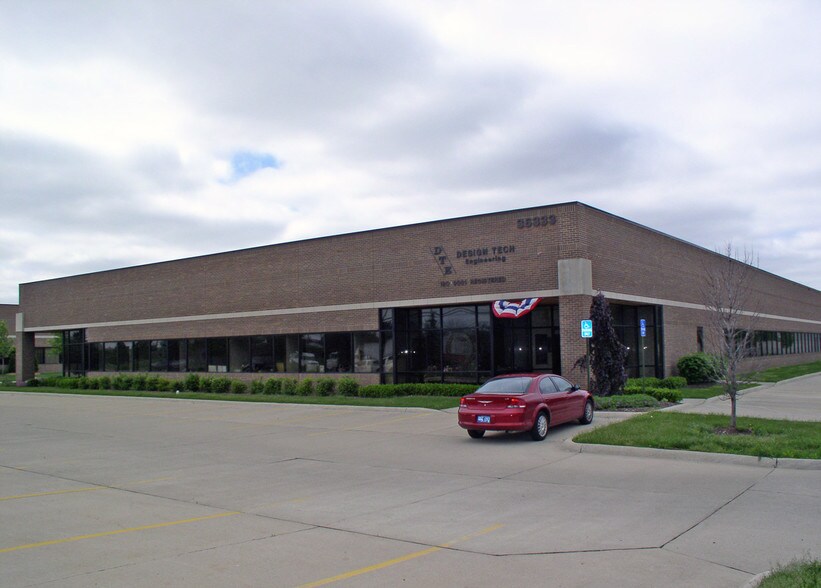 36333 Mound Rd, Sterling Heights, MI à louer - Photo du bâtiment - Image 3 de 4