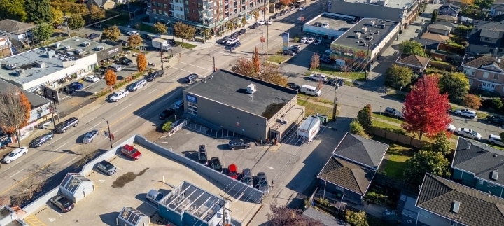 2696 Hastings St E, Vancouver, BC à louer Photo du bâtiment- Image 1 de 3