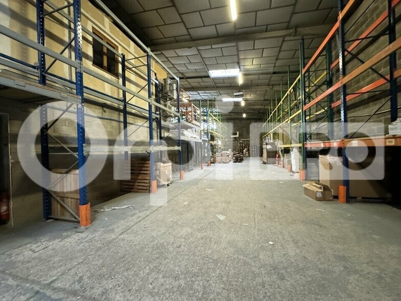 Flex in Morangis for lease - Interior Photo - Image 3 of 10