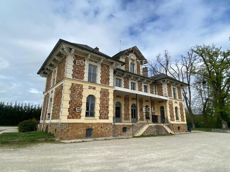 Flex in Villeneuve-le-Comte for sale - Building Photo - Image 2 of 29